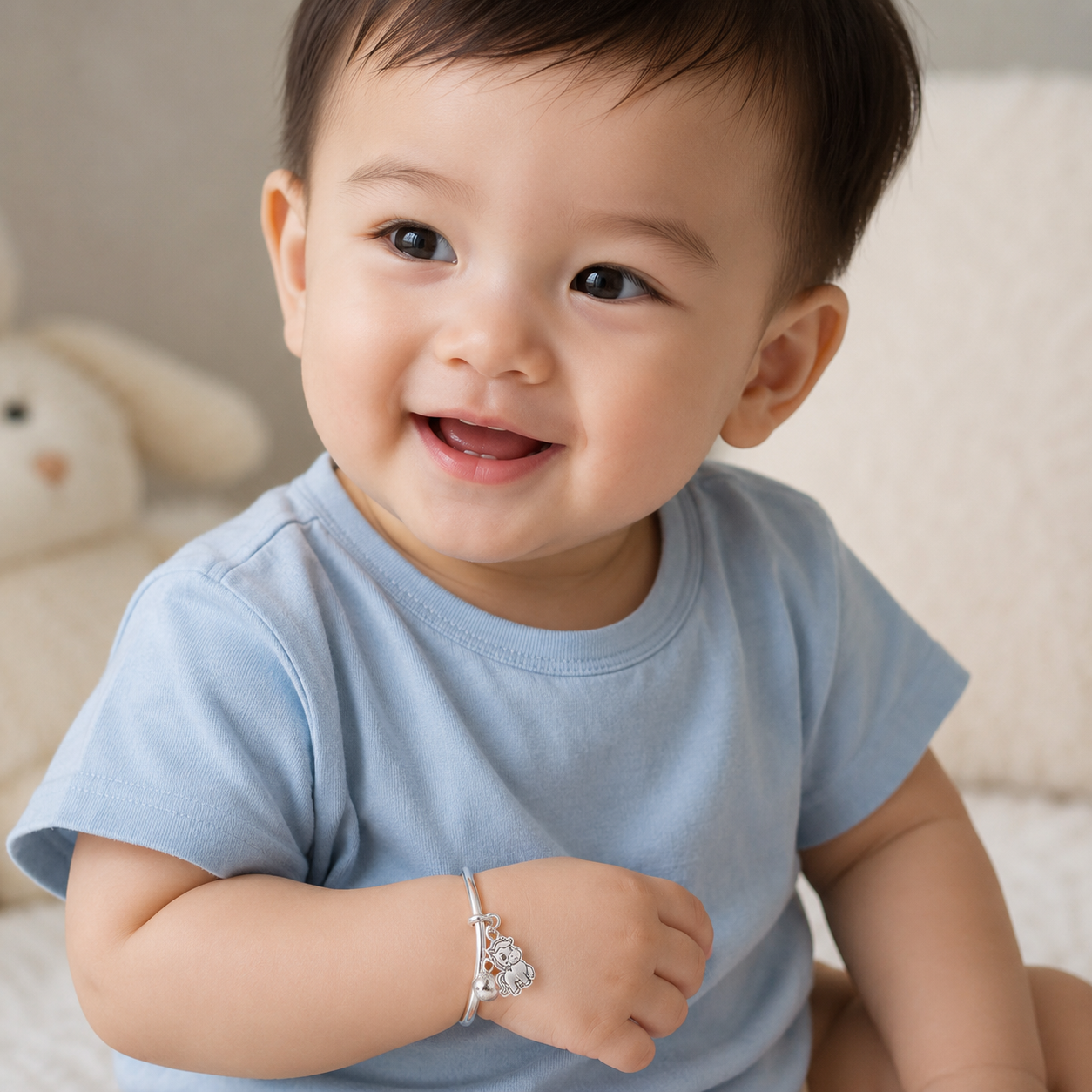 Có nên đeo vòng bạc cho trẻ sơ sinh?