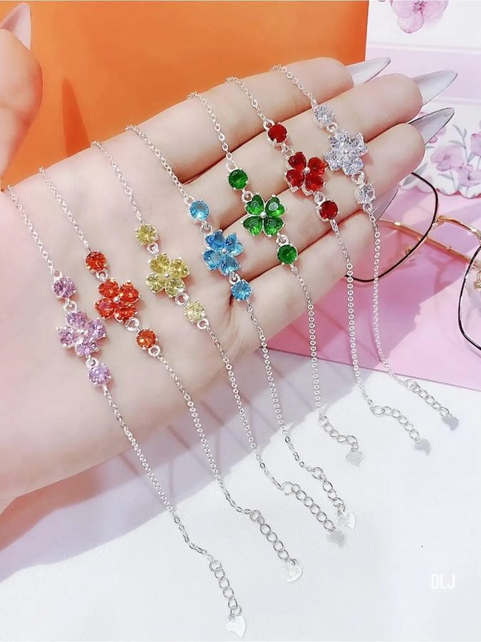 Lắc tay bạc cỏ 4 lá: 7 kiểu đẹp, ý nghĩa và cách chọn đúng