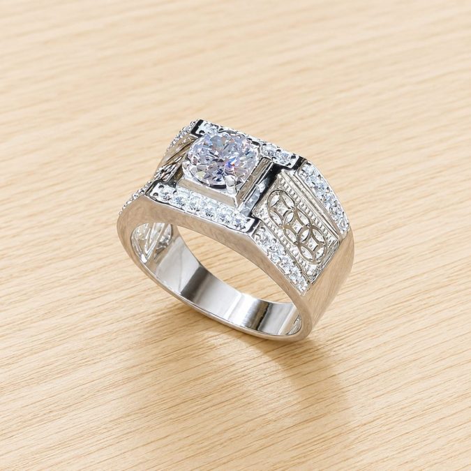 Nhẫn bạc nam nguyên chất là gì? Nên chọn bạc 925 hay bạc ta 999?