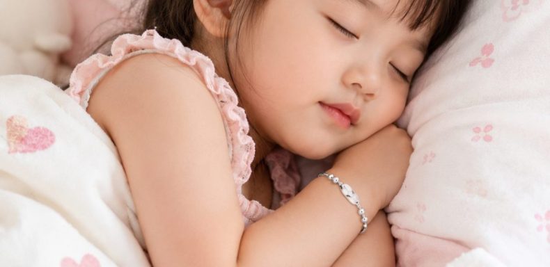 Co Nen Thao Vong Bac Cho Be Khi Di Ngu Khong