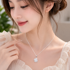 Dây chuyền bạc cánh hoa