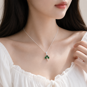 Dây chuyền cỏ lá bằng bạc may mắn