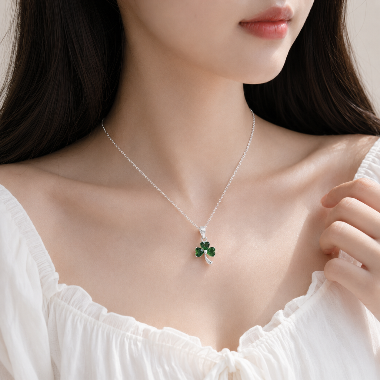 Dây chuyền cỏ lá bằng bạc may mắn