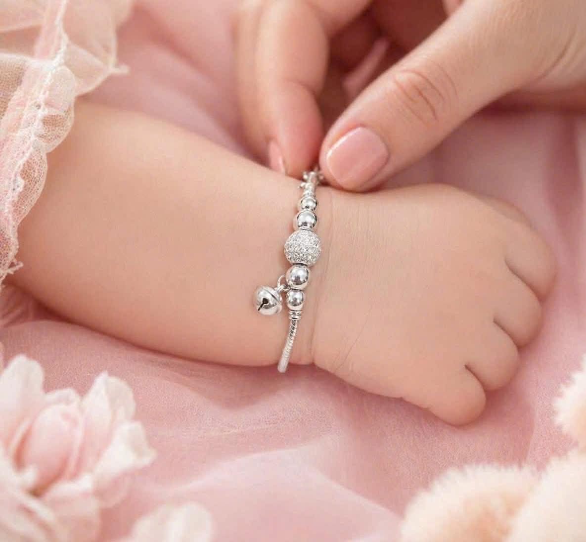 Lắc tay bạc cho trẻ sơ sinh