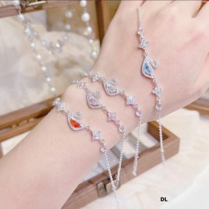Lắc tay bạc S thiết kế hình thiên nga đính đá lấp lánh