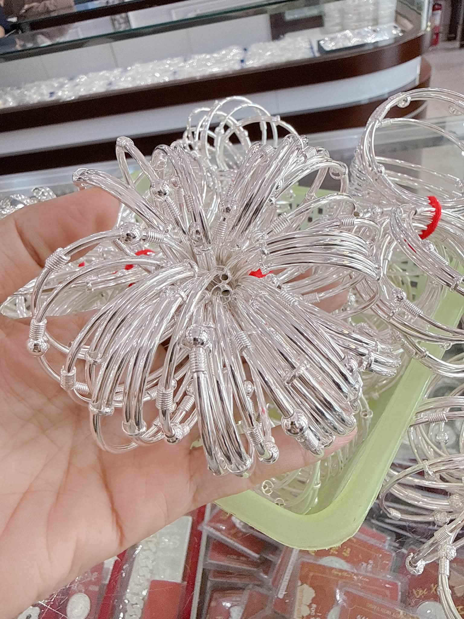 Vòng kiềng bạc trẻ em