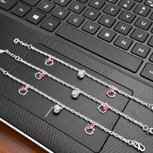 Ba mẫu lắc tay bạc ta trẻ em dây mắt xích phối charm mèo nơ hồng và charm đá trắng trên nền đen